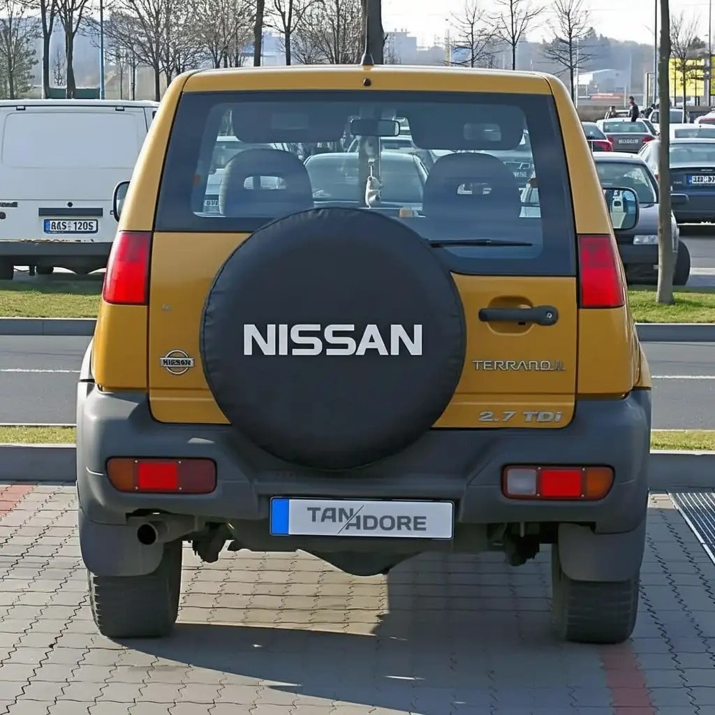 Чехол на запасное колесо с логотипом Nissan